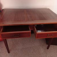 Scrivania in legno da ufficio