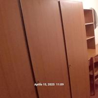 cameretta con letto e letto o castello 