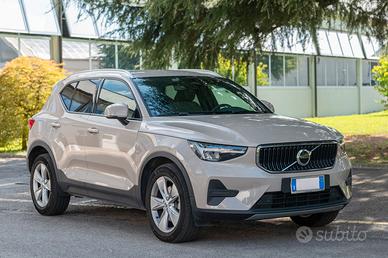 VOLVO XC40 CORE B3 AUT. 120 KW (163CV) - Nov. 2024