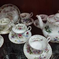 completato 12 tazze e teiera Royal Albert original