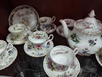 completato 12 tazze e teiera Royal Albert original