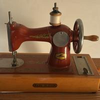 Macchina da cucire portatile vintage