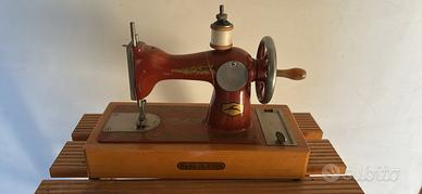Macchina da cucire portatile vintage