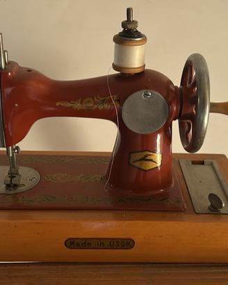 Macchina da cucire portatile vintage