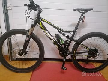 Bicicletta mountain bike elettrica