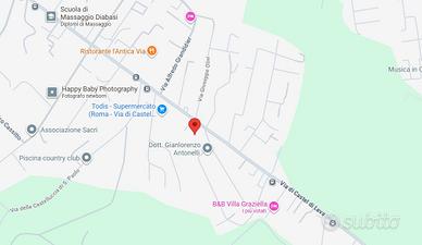 Camera singola arredata in villa con giardino