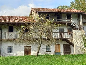 Fabbricato rurale con terreno circostante