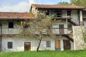 Fabbricato rurale con terreno circostante