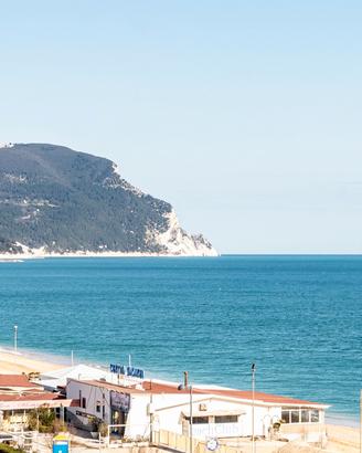 Fronte mare con spiaggia privata