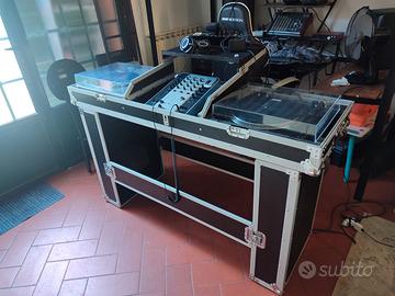 Flight case e tavolo dj