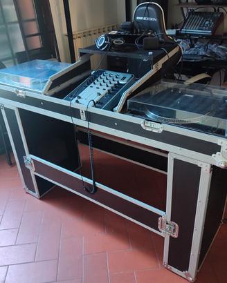 Flight case e tavolo dj