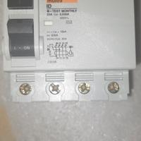 Interruttore  magnetico termico con salvavita 