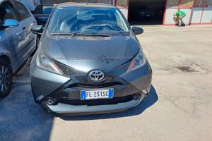 Toyota Aygo 1.0 VVT-i 69 CV 5 porte x-business MMT