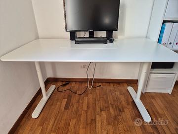 Scrivania Ikea regolabile in altezza