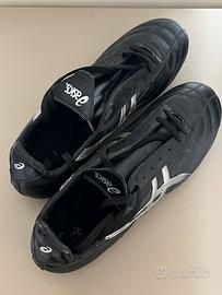 Scarpe nere da calcio