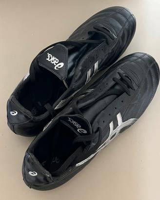 Scarpe nere da calcio