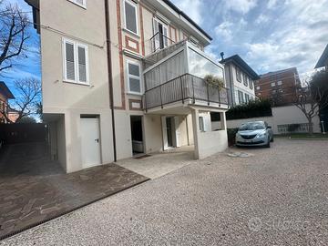 Trilocale arredato con scoperto e p. auto