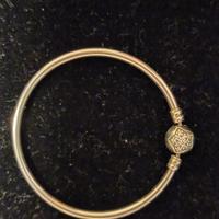 Pandora bracciale rigido stella