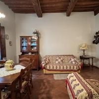 Ampio monolocale centro storico Suvereto