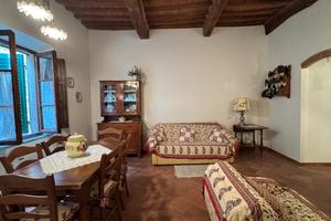 Ampio monolocale centro storico Suvereto