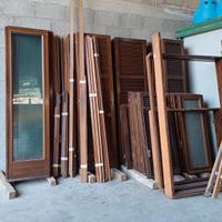 Persiane comprese di finestre interne in legno 