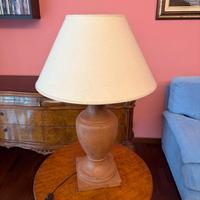 Lampada da tavolo stile classico beige
