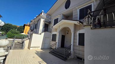 Appartamento di 90 m² con 4 locali a Cave