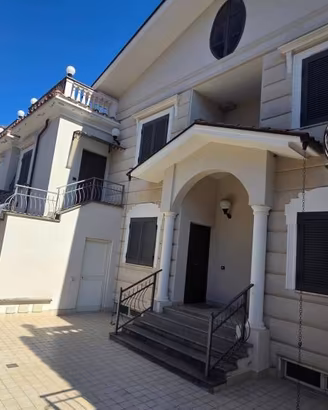 Appartamento di 90 m² con 4 locali a Cave