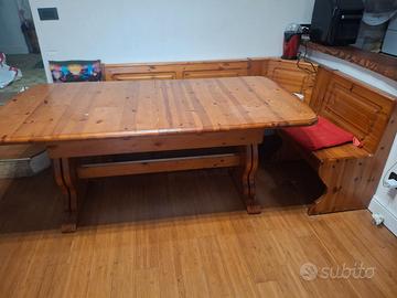 Tavolo estendibile piu cassapanca e credenz