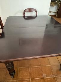 Tavolo inglese in piuma di mogano con allunghe