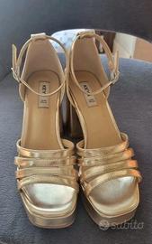 Scarpe con tacco dorate