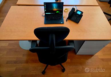 Scrivanie ufficio con cassettiera