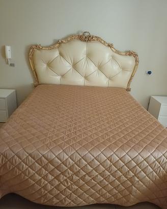 Letto con testa in pelle
