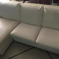 Divano con chaise longue in ecopelle