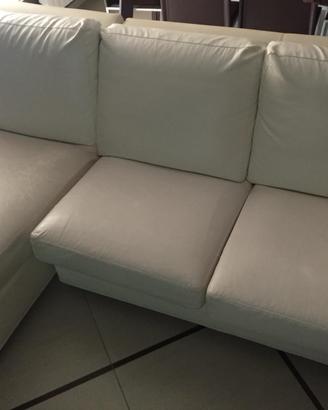 Divano con chaise longue in ecopelle