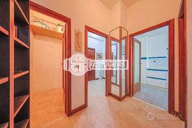 AMPIO TRILOCALE IN VIA L'AQUILA