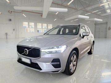 VOLVO XC60 B4 D automatico Momentum Pro