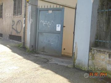 Cantinola + 2 posti auto -napoli- via e scaglione