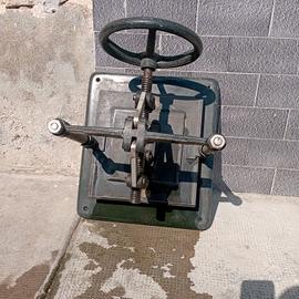pressa in ghisa 