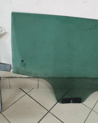 vetro anteriore posteriore lato guida 