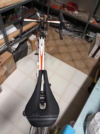 bici  strada viner. carbonio.  11v. 34/50.  cambio