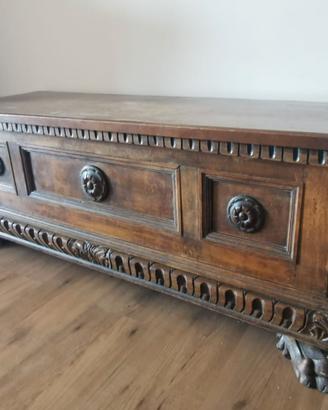 Cassapanca in legno intagliato – stile classico