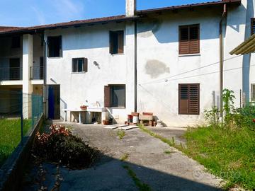 Casa in linea bicamere con giardino