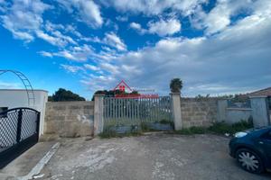 Terreno di 875 metri quadri a torre suda