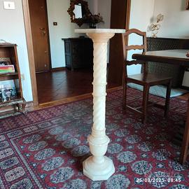 piedistallo in marmo