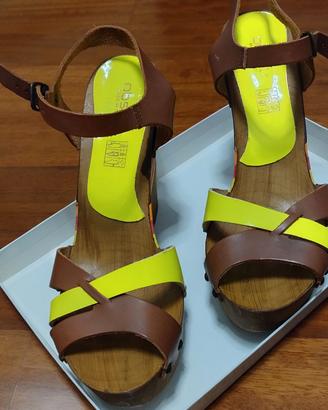 SANDALI ZEPPA FLUO IN LEGNO