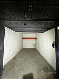 Garage con piccolo soppalco