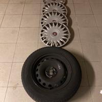 4 ruote complete con cerchi in ferro e borchie