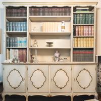 Mobile per la sala d'antiquariato