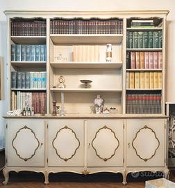 Mobile per la sala d'antiquariato